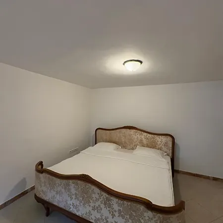 Emina Villa *